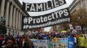 Fotografía de archivo fechada en septiembre de 2019 que muestra a cientos de personas en una manifestación en Washington que pide se proteja a los beneficiarios del TPS. Fotografía de archivo fechada en septiembre de 2019 que muestra a cientos de personas en una manifestación en Washington que pide se proteja a los beneficiarios del TPS.
