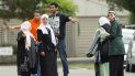 Un grupo de musulmanes muestran su consternación después de que al menos 40 personas murieran este viernes en un tiroteo en dos mezquitas en la ciudad de Christchurch, Nueva Zelanda. Un grupo de musulmanes muestran su consternación después de que al menos 40 personas murieran este viernes en un tiroteo en dos mezquitas en la ciudad de Christchurch, Nueva Zelanda.