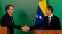 El presidente de Brasil, Jair Bolsonaro (izq.), saluda al jefe del Parlamento y presidente encargado de Venezuela, Juan Guaidó (der.) en el Palacio del Planalto, en la ciudad de Brasilia, el 28 de febrero de 2019. El presidente de Brasil, Jair Bolsonaro (izq.), saluda al jefe del Parlamento y presidente encargado de Venezuela, Juan Guaidó (der.) en el Palacio del Planalto, en la ciudad de Brasilia, el 28 de febrero de 2019.