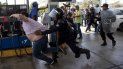 Miembros de la Policía Nacional intentan detener al reportero gráfico Luis Sequeira, de la agencia AFP, durante una manifestación contra el régimen de Daniel Ortega este 16 de marzo de 2019, en Managua, Nicaragua. Miembros de la Policía Nacional intentan detener al reportero gráfico Luis Sequeira, de la agencia AFP, durante una manifestación contra el régimen de Daniel Ortega este 16 de marzo de 2019, en Managua, Nicaragua.