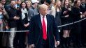 El presidente Donald Trump atiende a la prensa a su salida de la Casa Blanca de camino a su residencia de Mar-a-Lago este viernes en Washington DC. El presidente Donald Trump atiende a la prensa a su salida de la Casa Blanca de camino a su residencia de Mar-a-Lago este viernes en Washington DC.