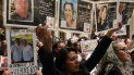 Familiares de personas desaparecidas muestran las fotografías de sus seres queridos durante un acto con el presidente de México, Andrés, Manuel López Obrador, este domingo, en Ciudad de México. Familiares de personas desaparecidas muestran las fotografías de sus seres queridos durante un acto con el presidente de México, Andrés, Manuel López Obrador, este domingo, en Ciudad de México.