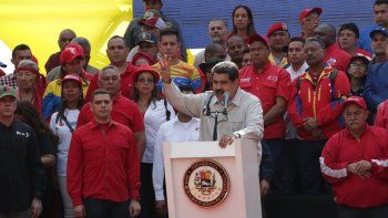 Nicolás Maduro habla a sus simpatizantes en un acto en Caracas, el 6 de abril de 2019.