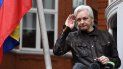 El fundador de WikiLeaks Julian Assange desde un balcón de la Embajada de Ecuador en Londres (Reino Unido) en el 2017. El fundador de WikiLeaks Julian Assange desde un balcón de la Embajada de Ecuador en Londres (Reino Unido) en el 2017.