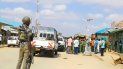 Varios soldados kenianos realizan un control de seguridad en Mandera (Kenia). Varios soldados kenianos realizan un control de seguridad en Mandera (Kenia).