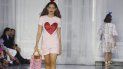 Una modelo presenta creaciones de la diseñadora española Agatha Ruíz de la Prada en la pasada edición de San Juan Moda. Una modelo presenta creaciones de la diseñadora española Agatha Ruíz de la Prada en la pasada edición de San Juan Moda.