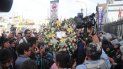 Seguidores del expresidente Alan García llegan con ramos de flores a la sede del Partido Aprista este miércoles en Lima, donde se celebrará el velatorio. Seguidores del expresidente Alan García llegan con ramos de flores a la sede del Partido Aprista este miércoles en Lima, donde se celebrará el velatorio.