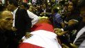 Amigos y familiares de Alan García acompañan el féretro del expresidente. Amigos y familiares de Alan García acompañan el féretro del expresidente.
