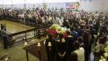 Miles de personas, incluidos polÃticos y partidarios, acuden rendir homenaje y despedir al expresidente peruano Alan GarcÃa en el velatorio levantado en la Casa del Pueblo, la antigua sede del partido Aprista en el centro de Lima. Miles de personas, incluidos polÃticos y partidarios, acuden rendir homenaje y despedir al expresidente peruano Alan GarcÃa en el velatorio levantado en la Casa del Pueblo, la antigua sede del partido Aprista en el centro de Lima.