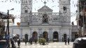 Vista de la iglesia de San Antonio, en Colombo, Sri Lanka, mientras familiares de las víctimas de los atentados del domingo preparan los funerales. Vista de la iglesia de San Antonio, en Colombo, Sri Lanka, mientras familiares de las víctimas de los atentados del domingo preparan los funerales.