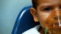 Frank Rodríguez Arias, de 4 años, fue atendido el 6 de junio del 2000 en el Hospital Nacional de Niños debido a un ataque de asma. El regreso del invierno y las lluvias traen consigo un gran aumento de niños que llegan a los servicios de emergencias de los hospitales nacionales con problemas respiratorios, gripe y diarrea. Frank Rodríguez Arias, de 4 años, fue atendido el 6 de junio del 2000 en el Hospital Nacional de Niños debido a un ataque de asma. El regreso del invierno y las lluvias traen consigo un gran aumento de niños que llegan a los servicios de emergencias de los hospitales nacionales con problemas respiratorios, gripe y diarrea.