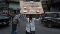 Un grupo de trabajadores de la salud y pacientes protesta este lunes frente a la sede de la Cruz Roja Venezolana para exigir la distribución de las medicinas que llegaron al país el pasado 16 de abril como parte de la ayuda humanitaria enviada por la Federación Internacional de Sociedades de la Cruz Roja y de la Media Luna Roja, en Caracas. Un grupo de trabajadores de la salud y pacientes protesta este lunes frente a la sede de la Cruz Roja Venezolana para exigir la distribución de las medicinas que llegaron al país el pasado 16 de abril como parte de la ayuda humanitaria enviada por la Federación Internacional de Sociedades de la Cruz Roja y de la Media Luna Roja, en Caracas.