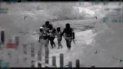 Imagen tomada del video publicado este 23 de abril de 2019 por la Patrulla Fronteriza de EEUU donde se ve a hombres con armas largas en una operación de tráfico humano del lado mexicano de la frontera. Imagen tomada del video publicado este 23 de abril de 2019 por la Patrulla Fronteriza de EEUU donde se ve a hombres con armas largas en una operación de tráfico humano del lado mexicano de la frontera.