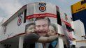 Vista de un cartel con el rostro del candidato a la presidencia de Guatemala Mario Estrada Orellana en la sede del partido de derecha Unión del Cambio Nacional. Vista de un cartel con el rostro del candidato a la presidencia de Guatemala Mario Estrada Orellana en la sede del partido de derecha Unión del Cambio Nacional.