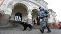 Un oficial de Policía patrulla este miércoles frente a la estación de tren en Vladivostok, en Rusia, donde se espera la llegada del líder norcoreano Kim Jong-un para una cumbre con el presidente ruso Vladimir Putin. Un oficial de Policía patrulla este miércoles frente a la estación de tren en Vladivostok, en Rusia, donde se espera la llegada del líder norcoreano Kim Jong-un para una cumbre con el presidente ruso Vladimir Putin.