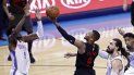 El base estelar Damian Lillard se erigió en el héroe de los Trail Blazers al conseguir 50 puntos, incluido el triple, que decidió el triunfo de su equipo por 118-115 ante los Thunder. El base estelar Damian Lillard se erigió en el héroe de los Trail Blazers al conseguir 50 puntos, incluido el triple, que decidió el triunfo de su equipo por 118-115 ante los Thunder.