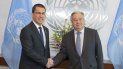 Fotografía cedida por la ONU donde aparecen su secretario general, António Guterres (der.), y el canciller del régimen de Nicolás Maduro en Venezuela, Jorge Arreaza (i), el 24 de abril de 2019 en Nueva York. Fotografía cedida por la ONU donde aparecen su secretario general, António Guterres (der.), y el canciller del régimen de Nicolás Maduro en Venezuela, Jorge Arreaza (i), el 24 de abril de 2019 en Nueva York.