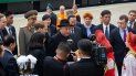El líder de Corea del Norte, Kim Jong-un (cen.), llega a la ciudad fronteriza de Jasán (en el oriente de Rusia) en su ruta hacia Vladivostok para reunirse el 25 de abril de 2019 con el presidente ruso, Vladímir Putin. El líder de Corea del Norte, Kim Jong-un (cen.), llega a la ciudad fronteriza de Jasán (en el oriente de Rusia) en su ruta hacia Vladivostok para reunirse el 25 de abril de 2019 con el presidente ruso, Vladímir Putin.
