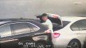 Uno d elos tres ladrones aborda el maletero de un auto estacionado. Uno d elos tres ladrones aborda el maletero de un auto estacionado.