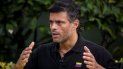 El líder opositor venezolano Leopoldo López habla durante una entrevista concedida a Efe este jueves, en Caracas (Venezuela). El líder opositor venezolano Leopoldo López habla durante una entrevista concedida a Efe este jueves, en Caracas (Venezuela).