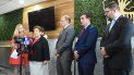 Las congresistas federales demócratas Debbie Mucarsel Powell, Donna Shalala, los senadores estatales demócratas José Javier Rodríguez y Javier Fernández, junto al representante de la embajada de Venezuela en EEUU, Gustavo Marcano. Las congresistas federales demócratas Debbie Mucarsel Powell, Donna Shalala, los senadores estatales demócratas José Javier Rodríguez y Javier Fernández, junto al representante de la embajada de Venezuela en EEUU, Gustavo Marcano.