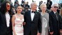 La rueda de prensa de The Dead Dont Die se convirtió en una plataforma para las bromas de Murray, la preocupación de Gómez por el abuso de las redes sociales y el discurso feminista de Swinton. La rueda de prensa de The Dead Dont Die se convirtió en una plataforma para las bromas de Murray, la preocupación de Gómez por el abuso de las redes sociales y el discurso feminista de Swinton.