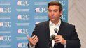 Ron DeSantis, gobernador del estado de la Florida. Ron DeSantis, gobernador del estado de la Florida.