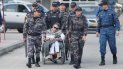 Miembros del Cuerpo Técnico de Investigación (CTI) acompañan la salida del exjefe guerrillero Jesús Santrich (c, silla de ruedas) en la cárcel La Picota. Miembros del Cuerpo Técnico de Investigación (CTI) acompañan la salida del exjefe guerrillero Jesús Santrich (c, silla de ruedas) en la cárcel La Picota.