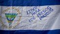Vista de una bandera de Nicaragua usada en una de las protestas contra el régimen de Daniel Ortega en la que se lee Libertad para los presos políticos. Vista de una bandera de Nicaragua usada en una de las protestas contra el régimen de Daniel Ortega en la que se lee Libertad para los presos políticos.