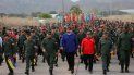 El gobernante Nicolás Maduro camina rodeado de militares en un acto en el estado Aragua, Venezuela. El gobernante Nicolás Maduro camina rodeado de militares en un acto en el estado Aragua, Venezuela.
