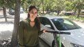 Sharon Sabat, quien vive y trabaja en Brickell, cree que es mejor usar las scooters que caminar bajo el sol de Miami. Sharon Sabat, quien vive y trabaja en Brickell, cree que es mejor usar las scooters que caminar bajo el sol de Miami.