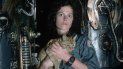 Claustrofóbica, futurista, intensa e, incluso, feminista. Alien continúa recibiendo elogios e inspirando nuevas películas, secuelas y precuelas. Claustrofóbica, futurista, intensa e, incluso, feminista. Alien continúa recibiendo elogios e inspirando nuevas películas, secuelas y precuelas.
