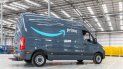 Vista de un auto de Amazon para la distribución de productos a los clientes. Vista de un auto de Amazon para la distribución de productos a los clientes.