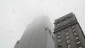 Vista del edificio (izq.) contra el que se estrelló un helicóptero en el centro de Manhattan, Nueva York, el lunes 10 de junio de 2019. Vista del edificio (izq.) contra el que se estrelló un helicóptero en el centro de Manhattan, Nueva York, el lunes 10 de junio de 2019.