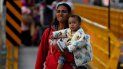 En el corredor humanitario se privilegia el traslado de personas que pertenezcan a grupos vulnerables como niños, madres, adolescentes acompañados, personas con discapacidad y adultos mayores. En el corredor humanitario se privilegia el traslado de personas que pertenezcan a grupos vulnerables como niños, madres, adolescentes acompañados, personas con discapacidad y adultos mayores.