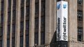 El logotipo de Twitter es visto fuera de su sede corporativa en San Francisco, California, EEUU. El logotipo de Twitter es visto fuera de su sede corporativa en San Francisco, California, EEUU.