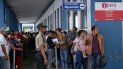 Más de 9.000 venezolanos ingresaron a Perú este viernes por la frontera norte con Ecuador, en el último día en que no les fue requerido contar con una visa humanitaria Más de 9.000 venezolanos ingresaron a Perú este viernes por la frontera norte con Ecuador, en el último día en que no les fue requerido contar con una visa humanitaria
