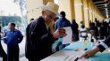 Tereso Guerra, de 85 años, fue el primero en llegar a un centro de votación en el municipio indígena de San Juan Sacatepéquez, hoy domingo 16 con motivo de las elecciones generales de Guatemala. Tereso Guerra, de 85 años, fue el primero en llegar a un centro de votación en el municipio indígena de San Juan Sacatepéquez, hoy domingo 16 con motivo de las elecciones generales de Guatemala.