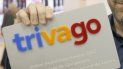 Fotografía de archivo de un hombre que sostiene una tarjeta con un premio otorgado por Trivago durante la feria de turismo FItur 2017, en Madrid. Fotografía de archivo de un hombre que sostiene una tarjeta con un premio otorgado por Trivago durante la feria de turismo FItur 2017, en Madrid.
