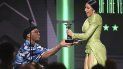 Cardi B recibe el Premio BET al álbum del año por Invasion of Privacy de manos de Anderson .Paak, el domingo 23 de junio del 2019 en el Teatro Microsoft en Los Angeles. Cardi B recibe el Premio BET al álbum del año por Invasion of Privacy de manos de Anderson .Paak, el domingo 23 de junio del 2019 en el Teatro Microsoft en Los Angeles.