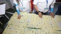 El titular de la Fiscalía de Delitos Electorales del Ministerio Público, Rafael Curruchiche, explicó que el allanamiento forma parte de una investigación de oficio que comenzaron a raíz de las denuncias y que el objetivo es establecer si hubo un error humano o tecnológico en la transmisión de los datos electorales. El titular de la Fiscalía de Delitos Electorales del Ministerio Público, Rafael Curruchiche, explicó que el allanamiento forma parte de una investigación de oficio que comenzaron a raíz de las denuncias y que el objetivo es establecer si hubo un error humano o tecnológico en la transmisión de los datos electorales.