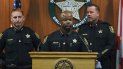 Gregory Tony, jefe policial del condado de Broward en Florida, anuncia el despido de dos agentes por negligencia profesional ante la matanza en febrero de 2018 en la Escuela Marjory Stoneman Douglas de Parkland, en Florida. Gregory Tony, jefe policial del condado de Broward en Florida, anuncia el despido de dos agentes por negligencia profesional ante la matanza en febrero de 2018 en la Escuela Marjory Stoneman Douglas de Parkland, en Florida.