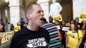 Manifestantes se congregan en el Capitolio en Washington para protestar contra las políticas fronterizas y de inmigración del gobierno el martes 25 de junio del 2019. Manifestantes se congregan en el Capitolio en Washington para protestar contra las políticas fronterizas y de inmigración del gobierno el martes 25 de junio del 2019.