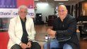 Juan Juan Almeida (der.) entrevista al reconocido santero José Montoya. Juan Juan Almeida (der.) entrevista al reconocido santero José Montoya.