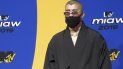 Bad Bunny posa en la alfombra rosada de los premios MTV MIAW en la Ciudad de México. Bad Bunny posa en la alfombra rosada de los premios MTV MIAW en la Ciudad de México.