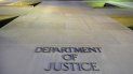 Esta fotografía de archivo del 14 de mayo de 2013 muestra la sede del Departamento de Justicia en Washington. Esta fotografía de archivo del 14 de mayo de 2013 muestra la sede del Departamento de Justicia en Washington.