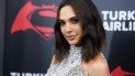 Red Notice ha sido descrita como una película de robos por el mundo, y donde actuará Gal Gadot, comenzará su producción en 2020. Red Notice ha sido descrita como una película de robos por el mundo, y donde actuará Gal Gadot, comenzará su producción en 2020.