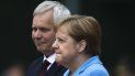La canciller de Alemania, Angela Merkel, y el primer ministro de Finlandia, Antti Rinne, escuchan los himnos nacionales durante un acto de bienvenida en la cancillería, en Berlín, el 10 de julio de 2019. La canciller de Alemania, Angela Merkel, y el primer ministro de Finlandia, Antti Rinne, escuchan los himnos nacionales durante un acto de bienvenida en la cancillería, en Berlín, el 10 de julio de 2019.