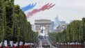 Aviones franceses dejan líneas de humo con los colores de la bandera francesa sobre la avenida de los Campos Elíseos durante el desfile por el Día de la Bastilla en París, el domingo 14 de julio de 2019. Aviones franceses dejan líneas de humo con los colores de la bandera francesa sobre la avenida de los Campos Elíseos durante el desfile por el Día de la Bastilla en París, el domingo 14 de julio de 2019.