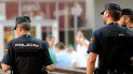 Oficiales de la Policía Nacional de Colombia durante un operativo. Oficiales de la Policía Nacional de Colombia durante un operativo.